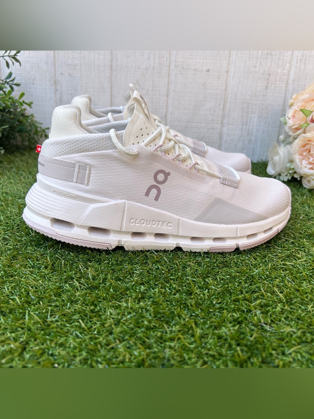 On Running Women Cloudnova 2 White / Orchid Low
Top Sneakers size 6 New /no box - Picture 10 of 16
